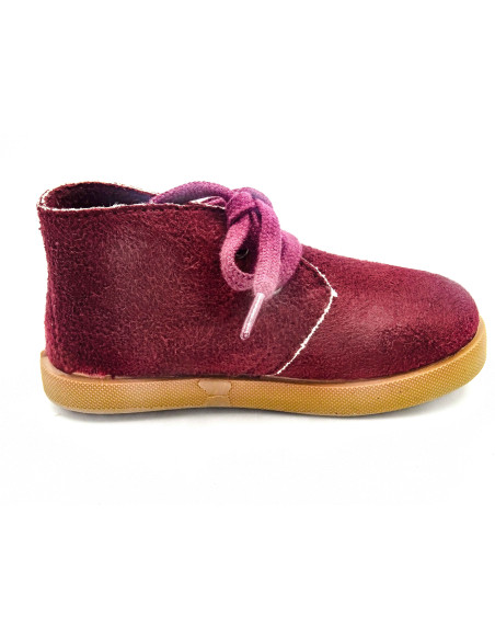 pisacacas de cordones con piso de goma marino, pulidines. Botita Burdeos cero drop