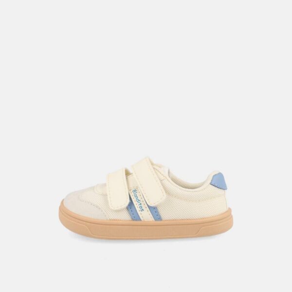 guppy-blanco-barefoot