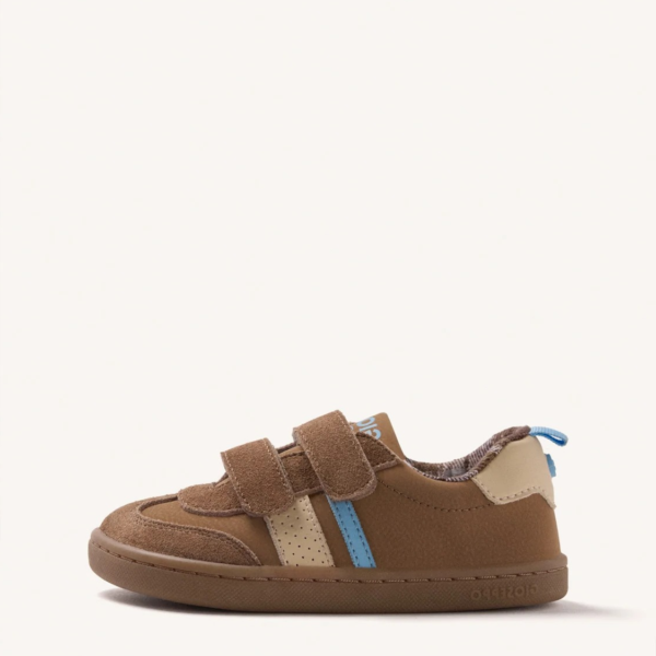 : Zapatilla barefoot de piel marrón para niños