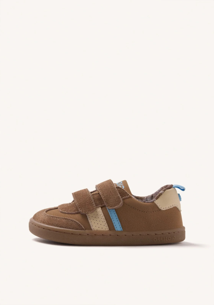 : Zapatilla barefoot de piel marrón para niños