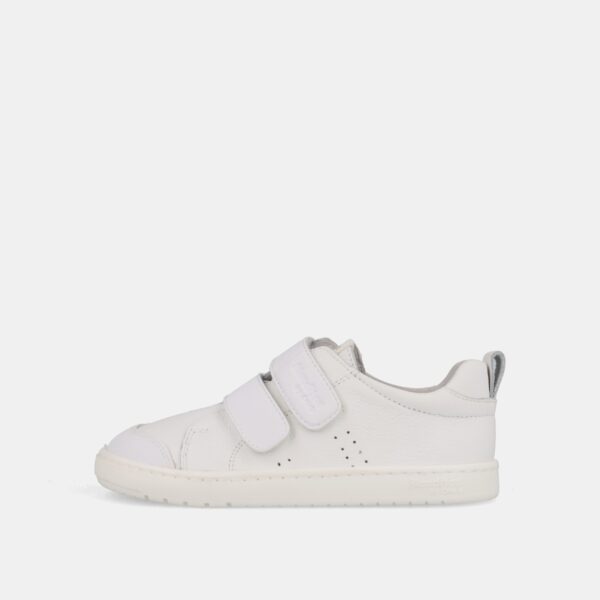 Zapatilla deportiva respetuosa de piel Blanditos Río en color blanco.